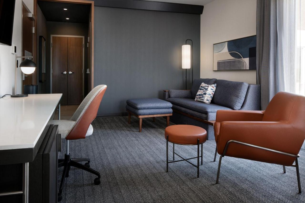 Courtyard By Marriott Fresno Clovis Hotel Екстериор снимка