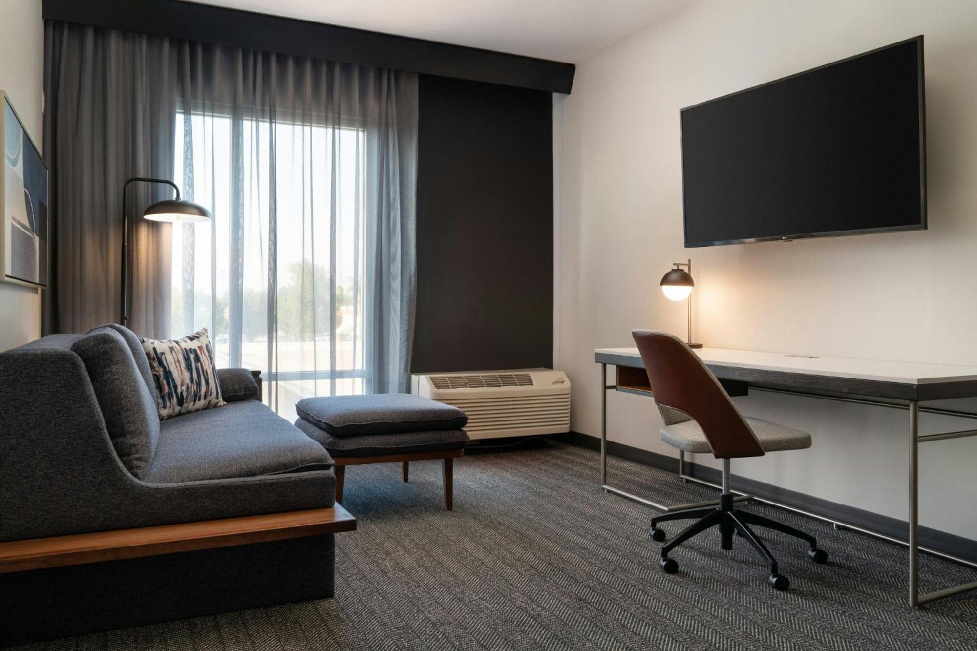 Courtyard By Marriott Fresno Clovis Hotel Екстериор снимка