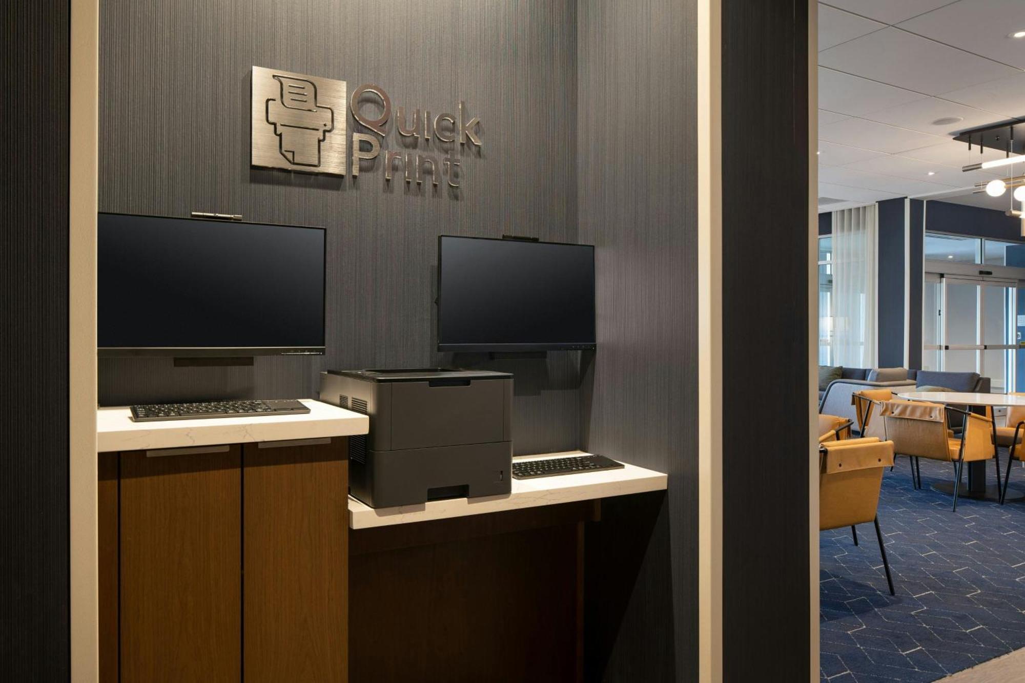 Courtyard By Marriott Fresno Clovis Hotel Екстериор снимка