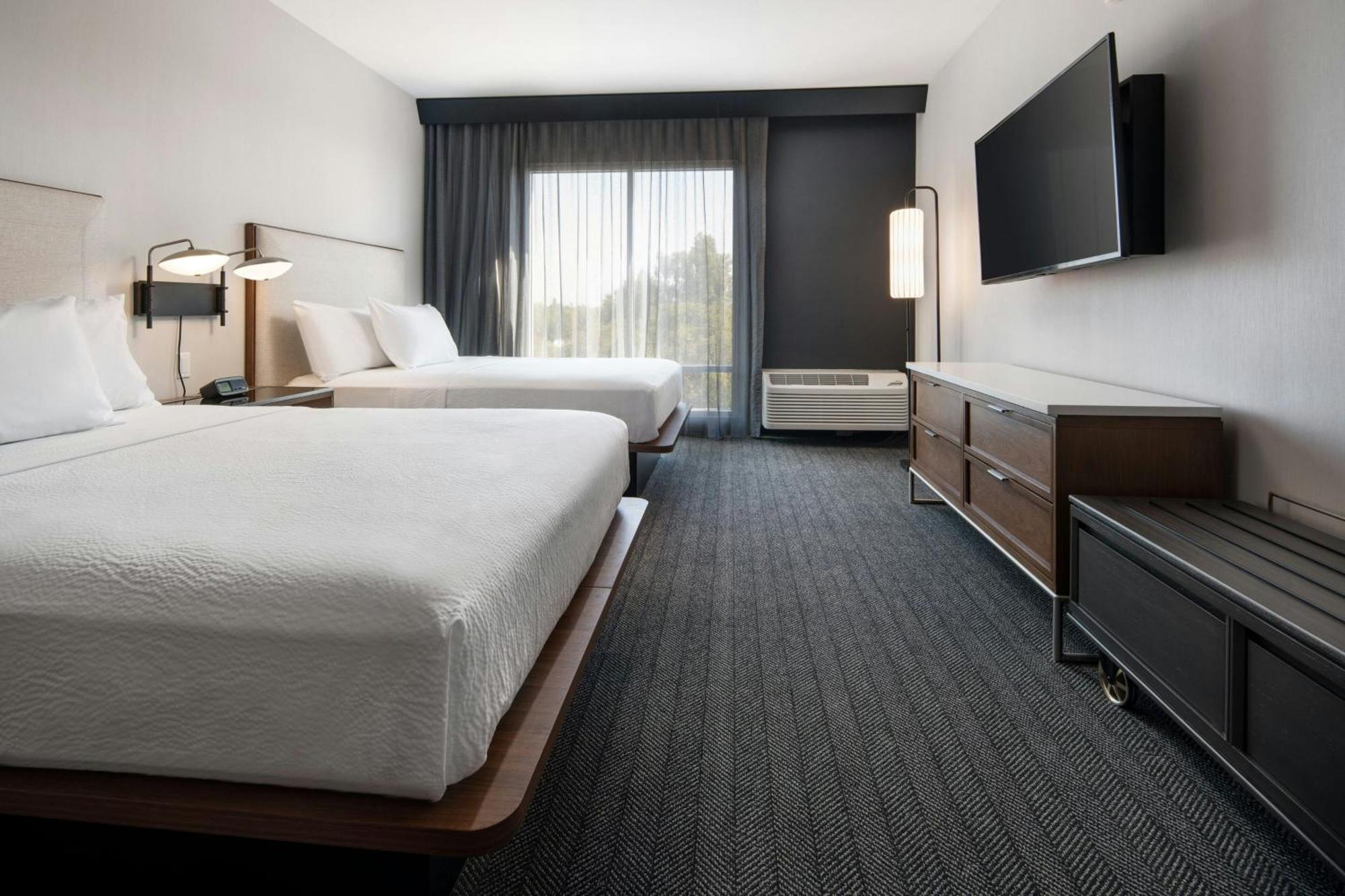 Courtyard By Marriott Fresno Clovis Hotel Екстериор снимка
