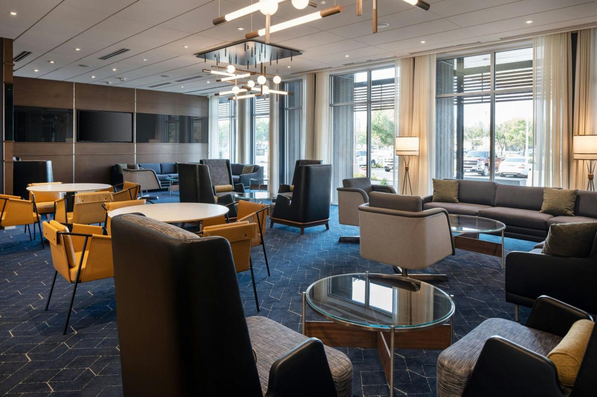 Courtyard By Marriott Fresno Clovis Hotel Екстериор снимка